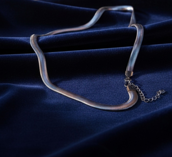 HERRINGBONE NECKLACE